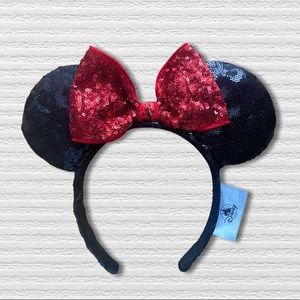 NWT Minnie Mouse Sequined Ear Headband with Bow